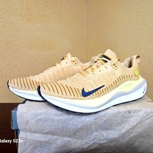 EUC- Nike Infinity Reacx 4 Running Shoes